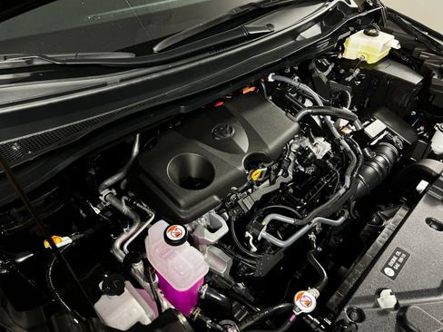 Used 2026 Toyota Sienna Limited FWD image 10