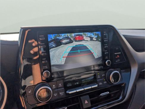 Used 2021 Toyota Highlander XLE image 39