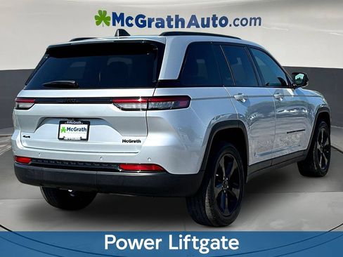 Used 2023 Jeep Grand Cherokee Altitude AWD/4WD image 8