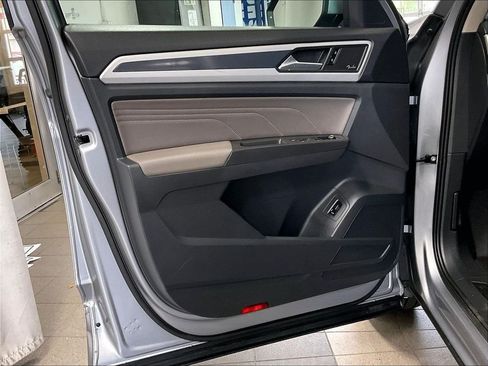 Certified 2023 Volkswagen Atlas SEL Premium AWD/4WD image 9