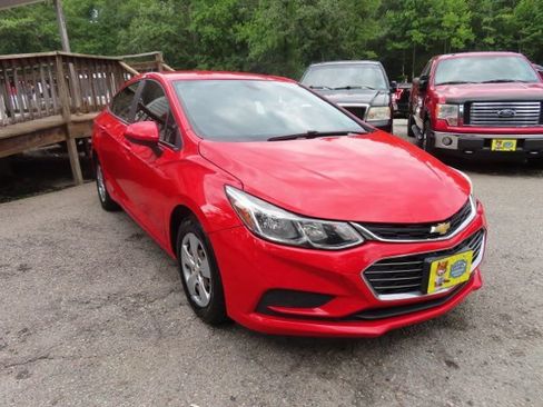 Used 2018 Chevrolet Cruze LS FWD image 4