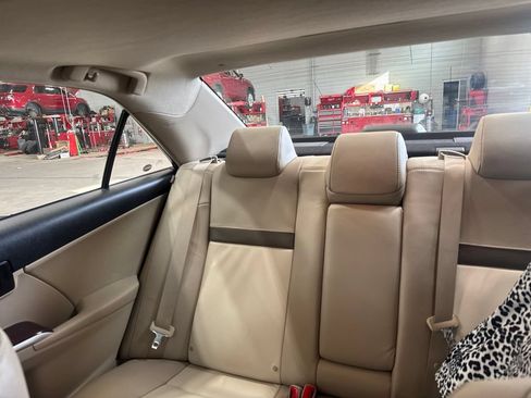 Used 2012 Toyota Camry XLE FWD image 10