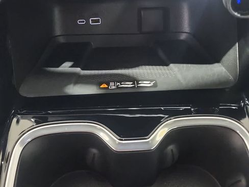 Used 2025 Chevrolet Traverse LT FWD image 25