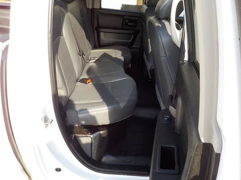 Used 2019 RAM 1500 Tradesman w/ Chrome Appearance Group RWD image 23