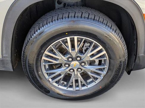 Used 2024 Chevrolet Traverse LT image 25