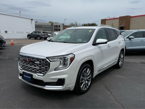 Used 2023 GMC Terrain Denali AWD/4WD image 3