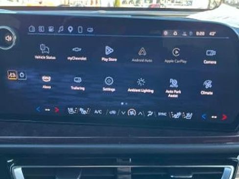 Used 2025 Chevrolet Traverse RS w/ LPO, Floor Liner Package image 14