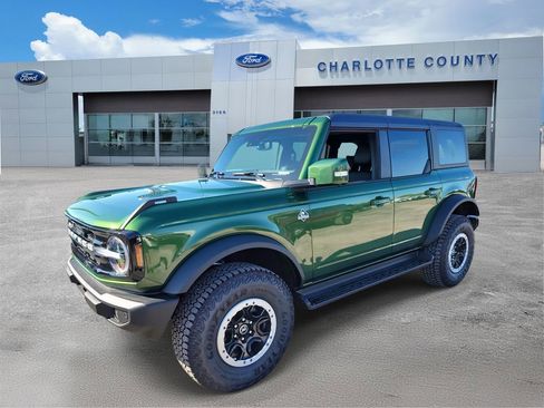 New 2025 Ford Bronco Outer Banks w/ Sasquatch Package AWD/4WD image 2