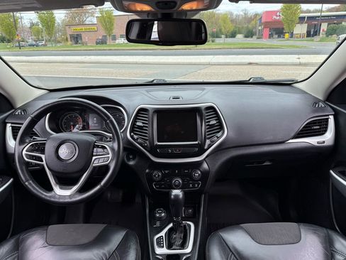 Used 2018 Jeep Cherokee Latitude Plus w/ Cold Weather Group image 13