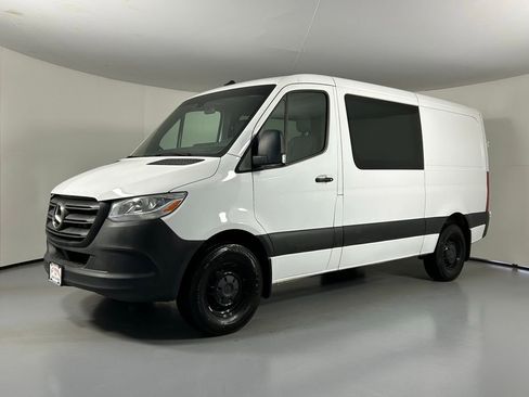 Used 2024 Mercedes-Benz Sprinter 2500 image 3