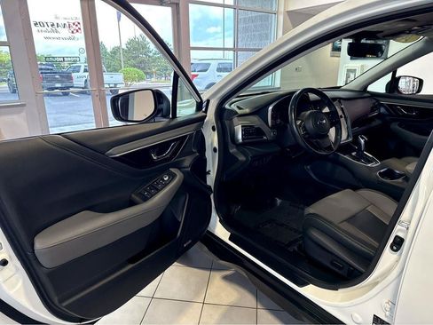 Used 2025 Subaru Outback Onyx Edition AWD/4WD image 17