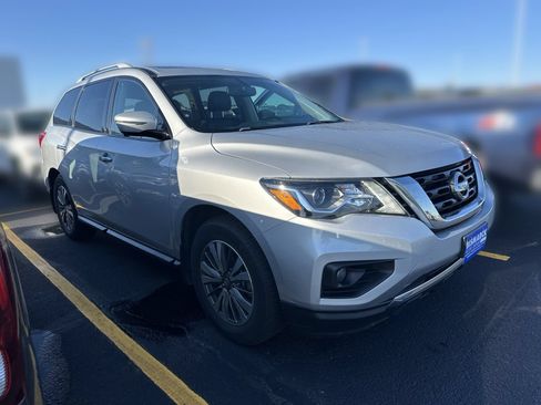 Used 2017 Nissan Pathfinder SL w/ SL Premium Package AWD/4WD image 2
