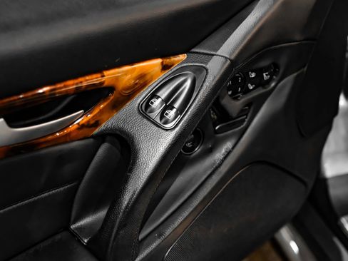 Used 2011 Mercedes-Benz SL 550 w/ Premium I Pkg image 30