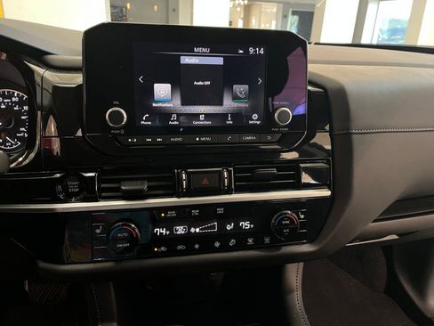 Used 2025 Nissan Pathfinder SV image 17