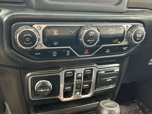 Used 2022 Jeep Gladiator Sport image 19