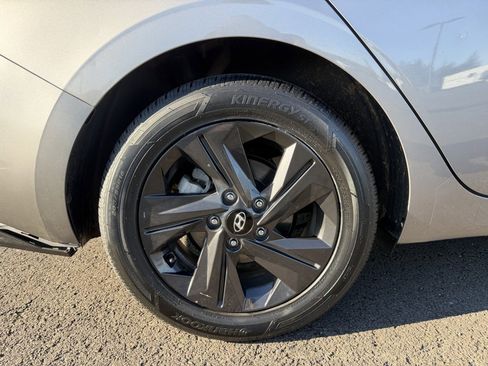 Used 2021 Hyundai Elantra SEL image 10