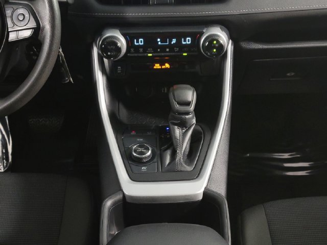 Used 2024 Toyota RAV4 LE AWD/4WD image 25