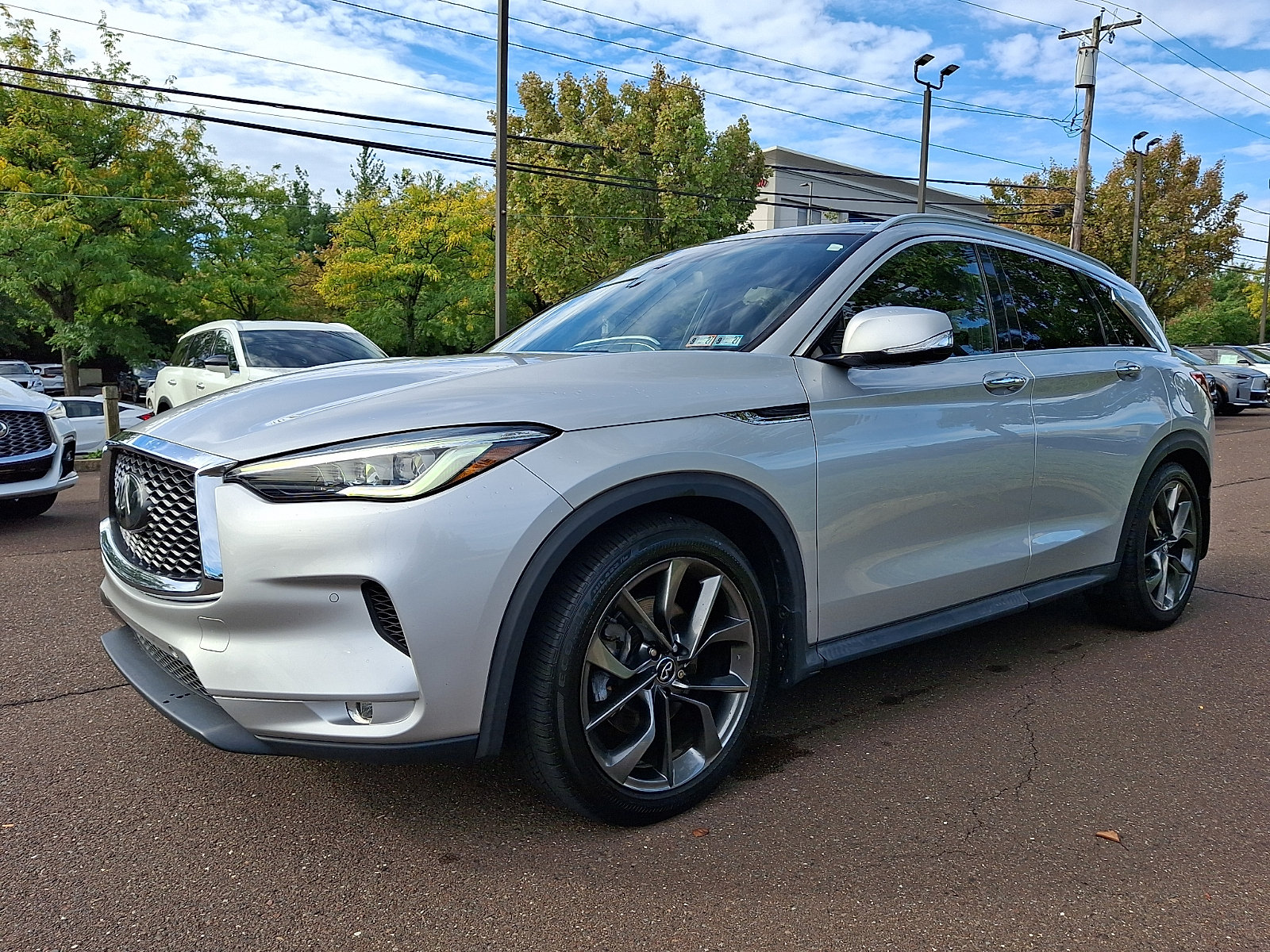 Used 2019 INFINITI QX50 Essential w/ Sensory Package AWD/4WD image 3