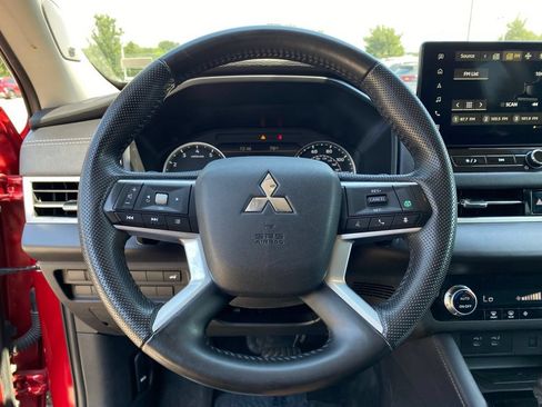 Used 2025 Mitsubishi Outlander SE AWD/4WD image 14