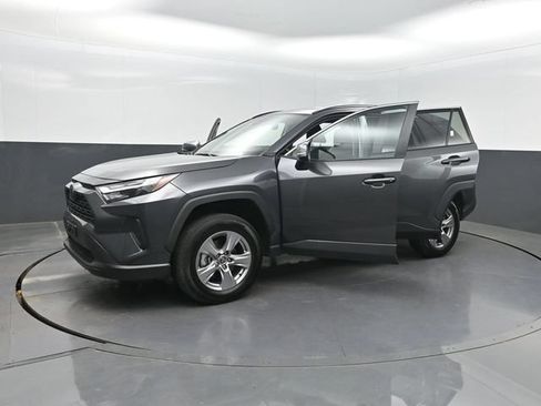 Used 2025 Toyota RAV4 XLE AWD/4WD image 40