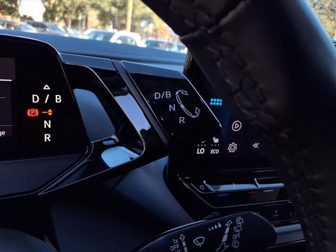 Certified 2023 Volkswagen ID.4 Pro image 13