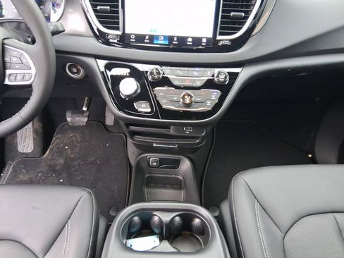 New 2026 Chrysler Voyager LX image 12