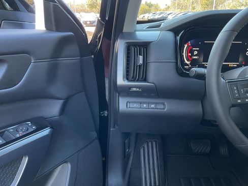 New 2026 Nissan Pathfinder SL image 25