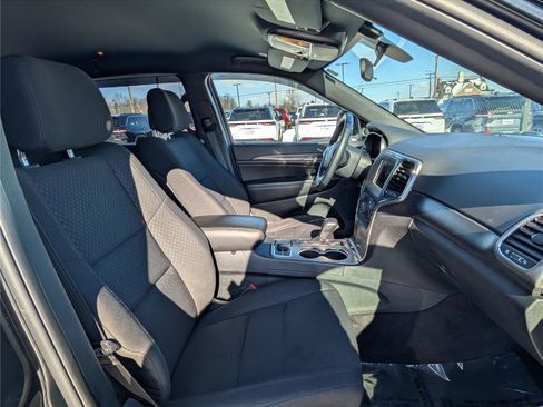 Used 2018 Jeep Grand Cherokee Laredo image 11