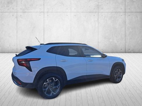 Used 2025 Chevrolet Trax LT image 5