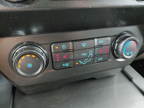 Used 2019 Ford F350 XLT w/ XLT Premium Package image 4