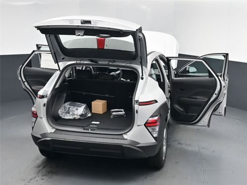 New 2026 Hyundai Kona SE image 16