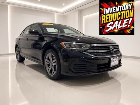 Used 2024 Volkswagen Jetta SE FWD image 3