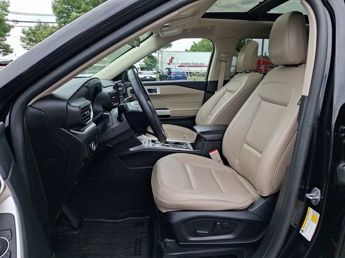 Used 2023 Ford Explorer XLT w/ Equipment Group 202A AWD/4WD image 15