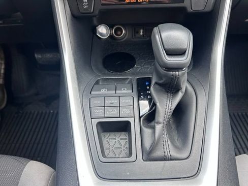 Used 2019 Toyota RAV4 XLE AWD/4WD image 35