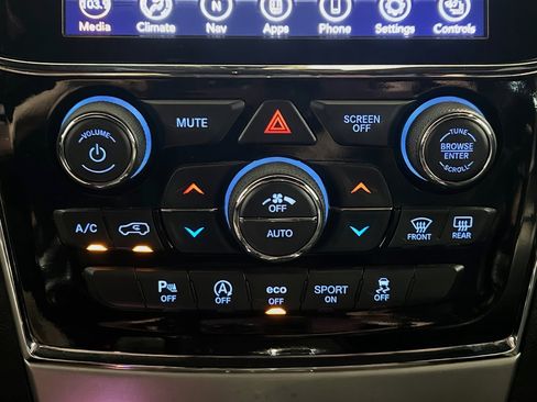 Used 2020 Jeep Grand Cherokee Limited w/ Luxury Group II RWD image 12