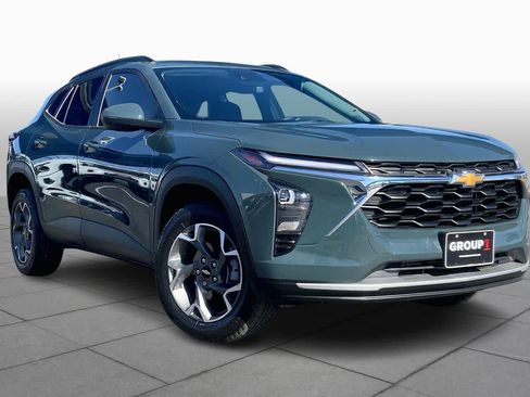 Certified 2025 Chevrolet Trax LT w/ Driver Confidence Package image 2