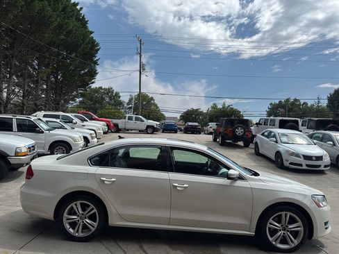 Used 2014 Volkswagen Passat TDI SE FWD image 7