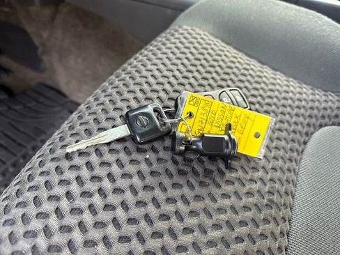 Used 2016 Nissan Frontier SV image 28