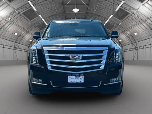 Used 2015 Cadillac Escalade Luxury image 8