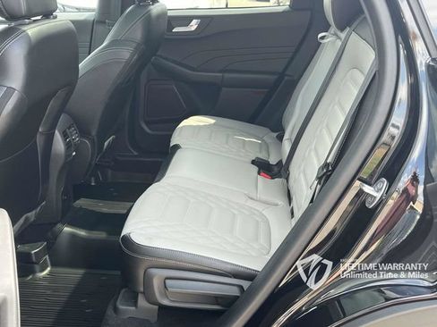 Used 2023 Ford Escape Platinum w/ Premium Technology Package AWD/4WD image 18
