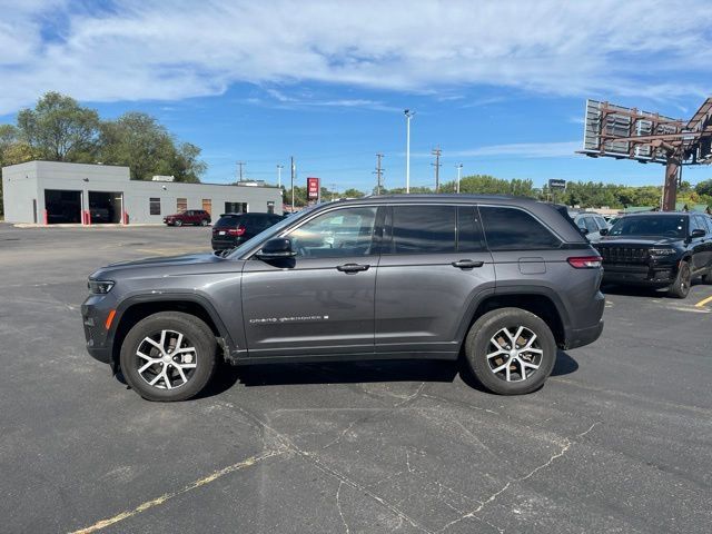 Used 2023 Jeep Grand Cherokee Limited w/ Luxury Tech Group II AWD/4WD image 5