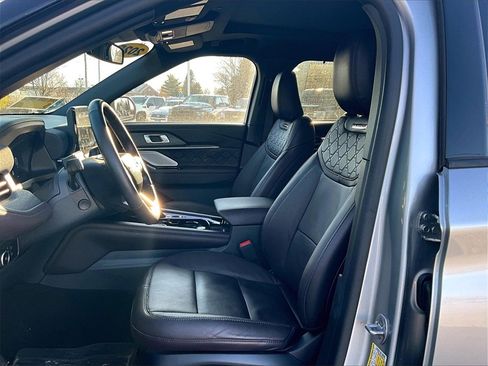 Used 2025 Ford Explorer Platinum w/ Ultimate Package image 10