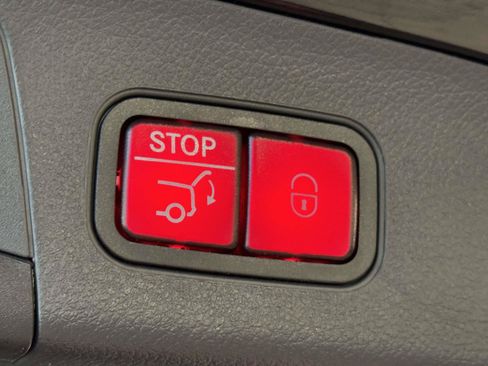 Certified 2025 Mercedes-Benz GLA 250 4MATIC image 10