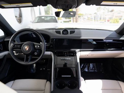 Certified 2025 Porsche Panamera 4S image 21