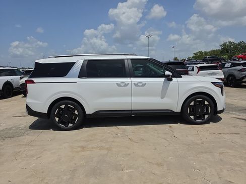 New 2026 Kia Carnival EX FWD image 9