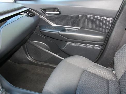 Used 2020 Toyota C-HR LE FWD image 31