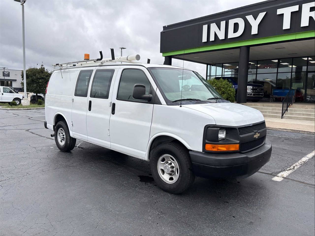 Used 2012 Chevrolet Express 2500 RWD image 2