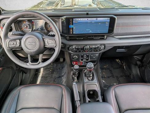 Used 2025 Jeep Wrangler Unlimited Rubicon AWD/4WD image 16