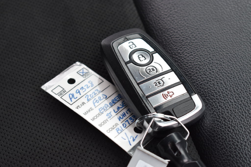 Used 2023 Ford Explorer ST-Line AWD/4WD image 36