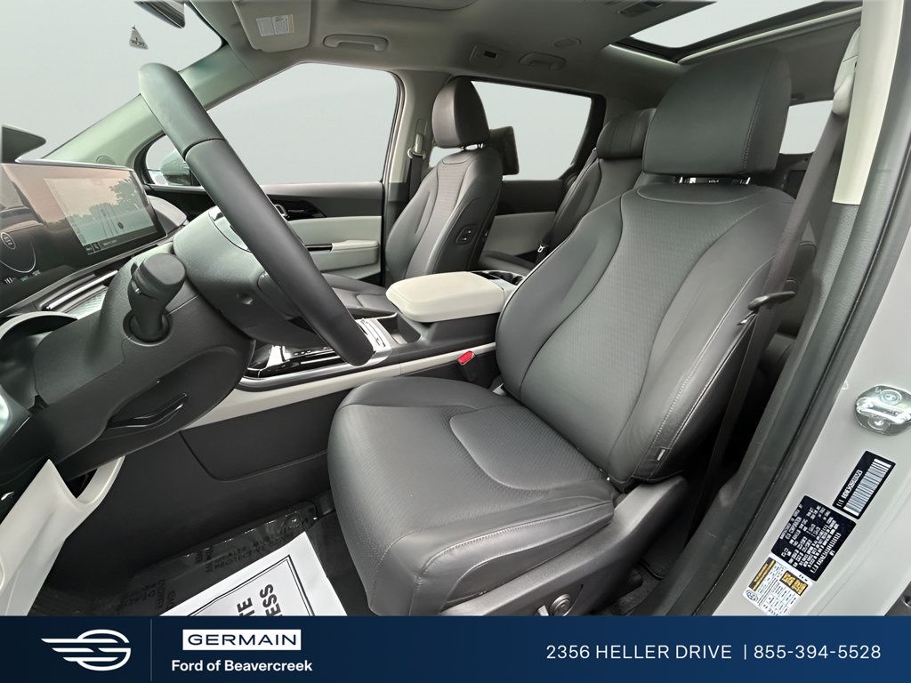 Used 2024 Kia Carnival SX Prestige FWD image 11